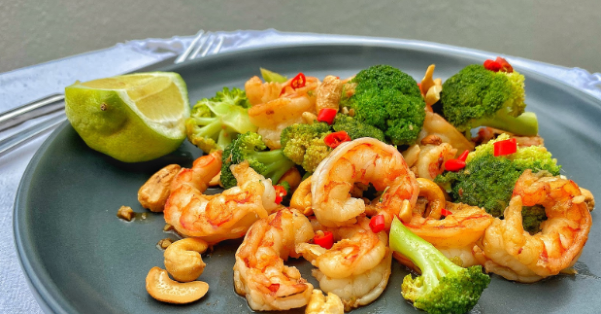 15 Minute Gourmet – Prawn and broccoli with cashews